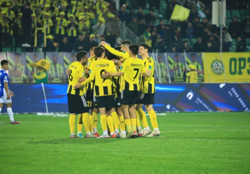 Футболисты "Нефтчи"