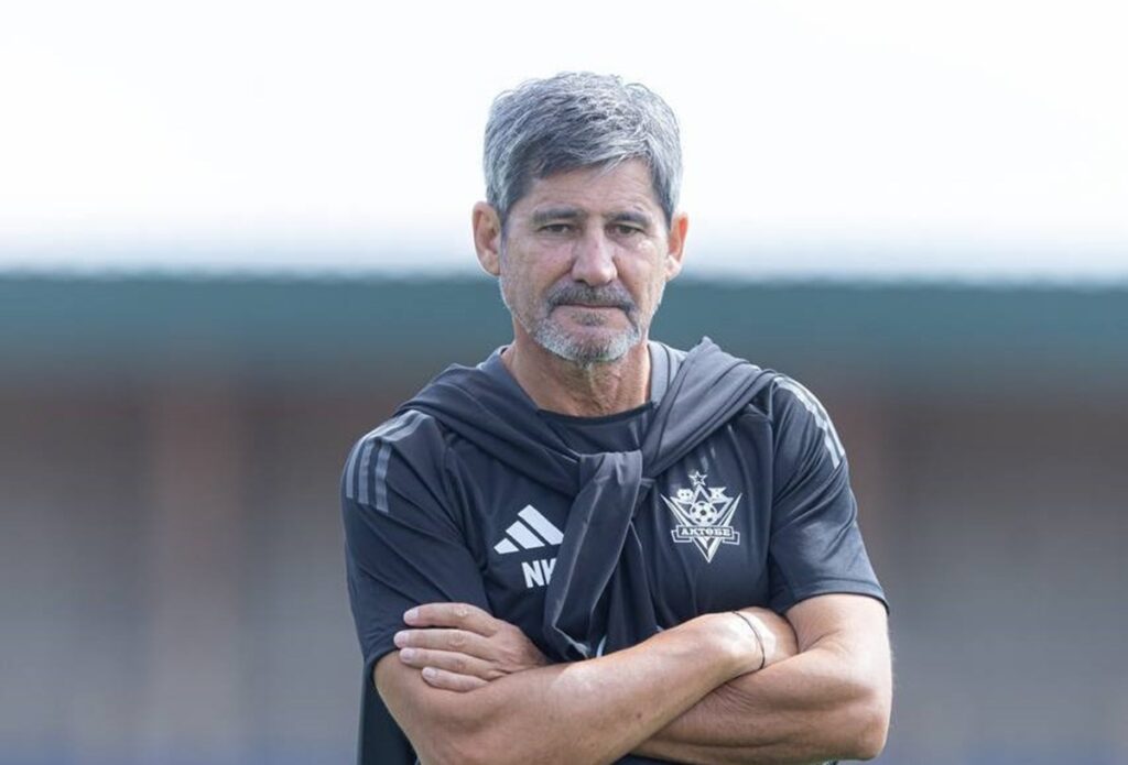 Николай Костов