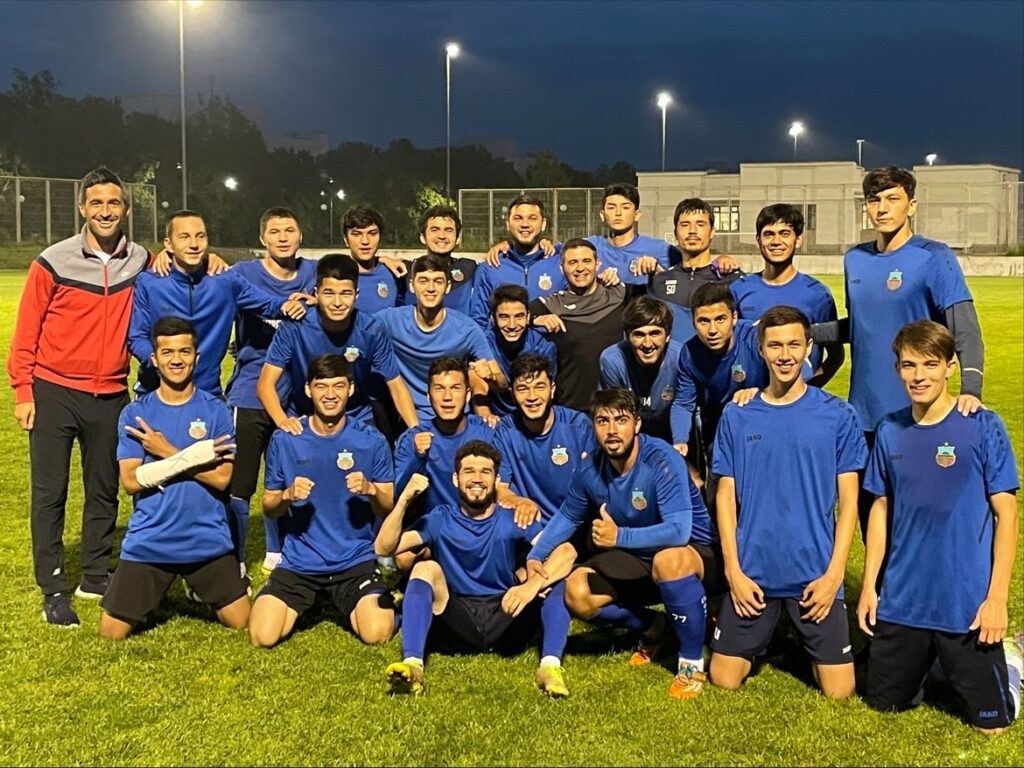 Gregg Britton and Ivan Bošković alongside Bunyodkor U21 players in Tashkent during Britton’s AFC Pro Diploma final assessment in Uzbekistan.